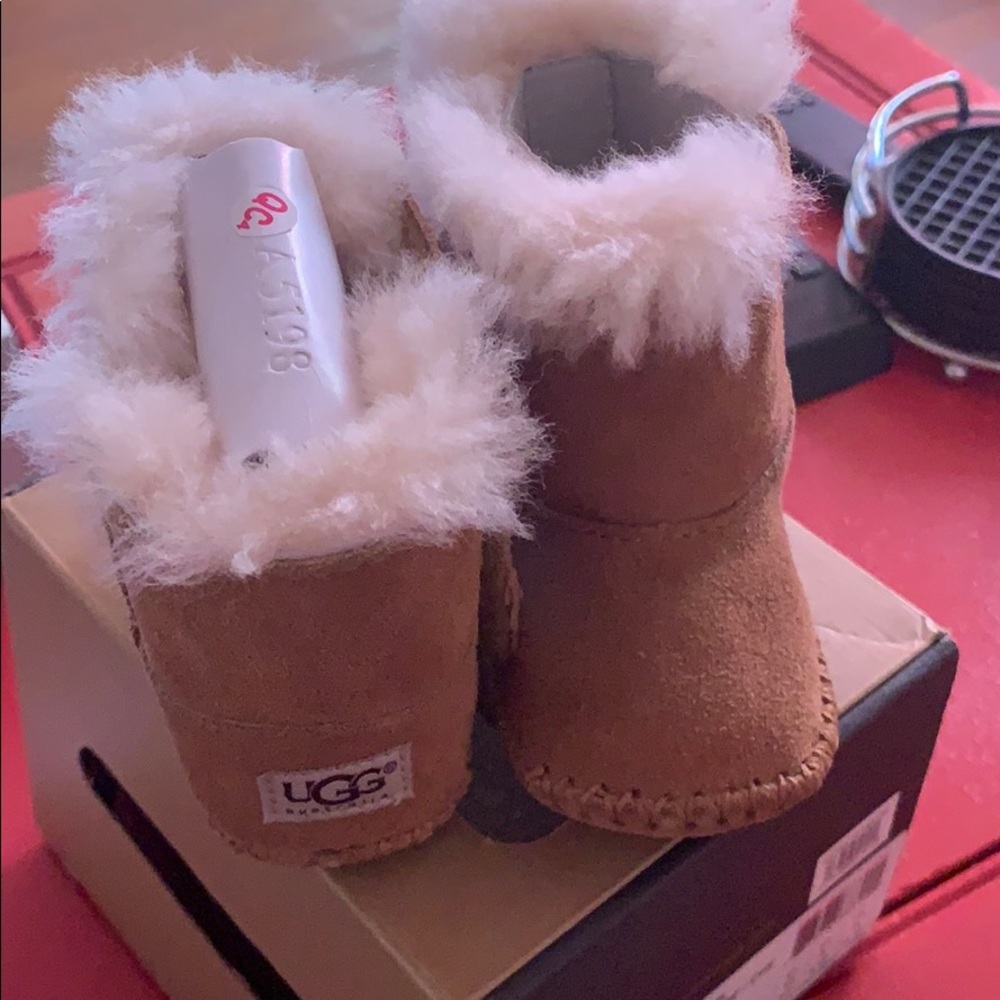 New in box NEVER WORN infant UGG boots